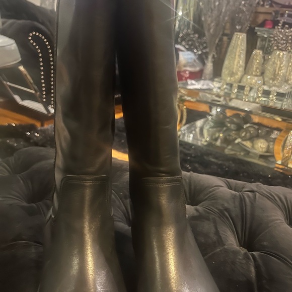 Coach - Picture 8 of 12